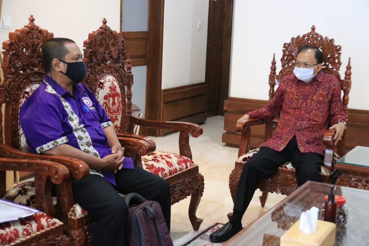 podiumnews.com-Buka Ruang Dialog, Koster Terima Aspirasi Serikat Pekerja Pariwisata terkait UU Cipta Kerja